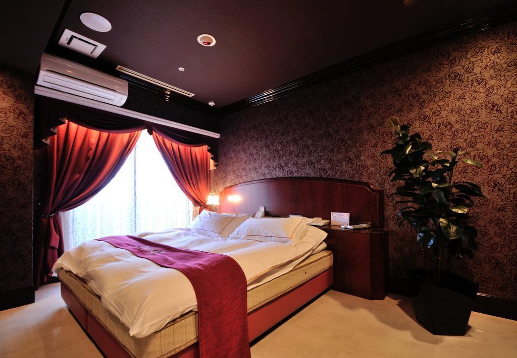 Hotel Alps (Adults Only) Осака Экстерьер фото
