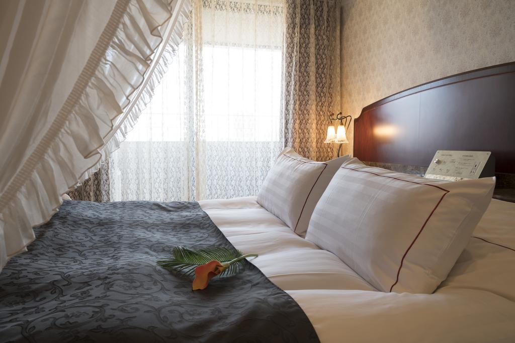 Hotel Alps (Adults Only) Осака Экстерьер фото