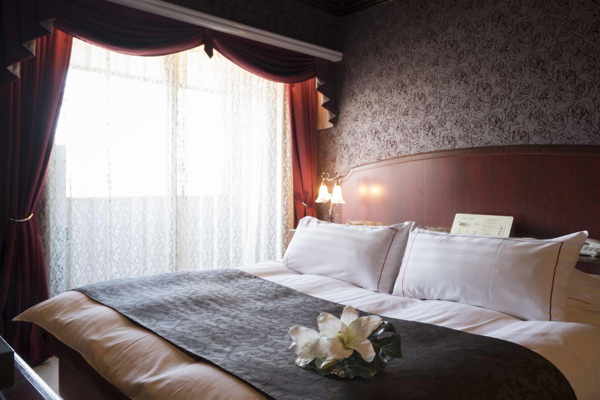 Hotel Alps (Adults Only) Осака Экстерьер фото